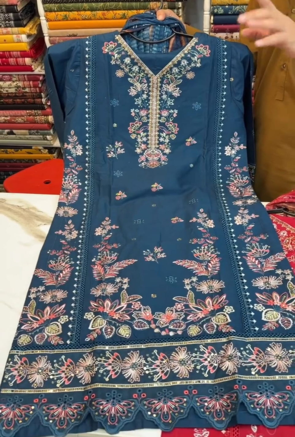 Embroidered 3PCS Lawn Suit ✨