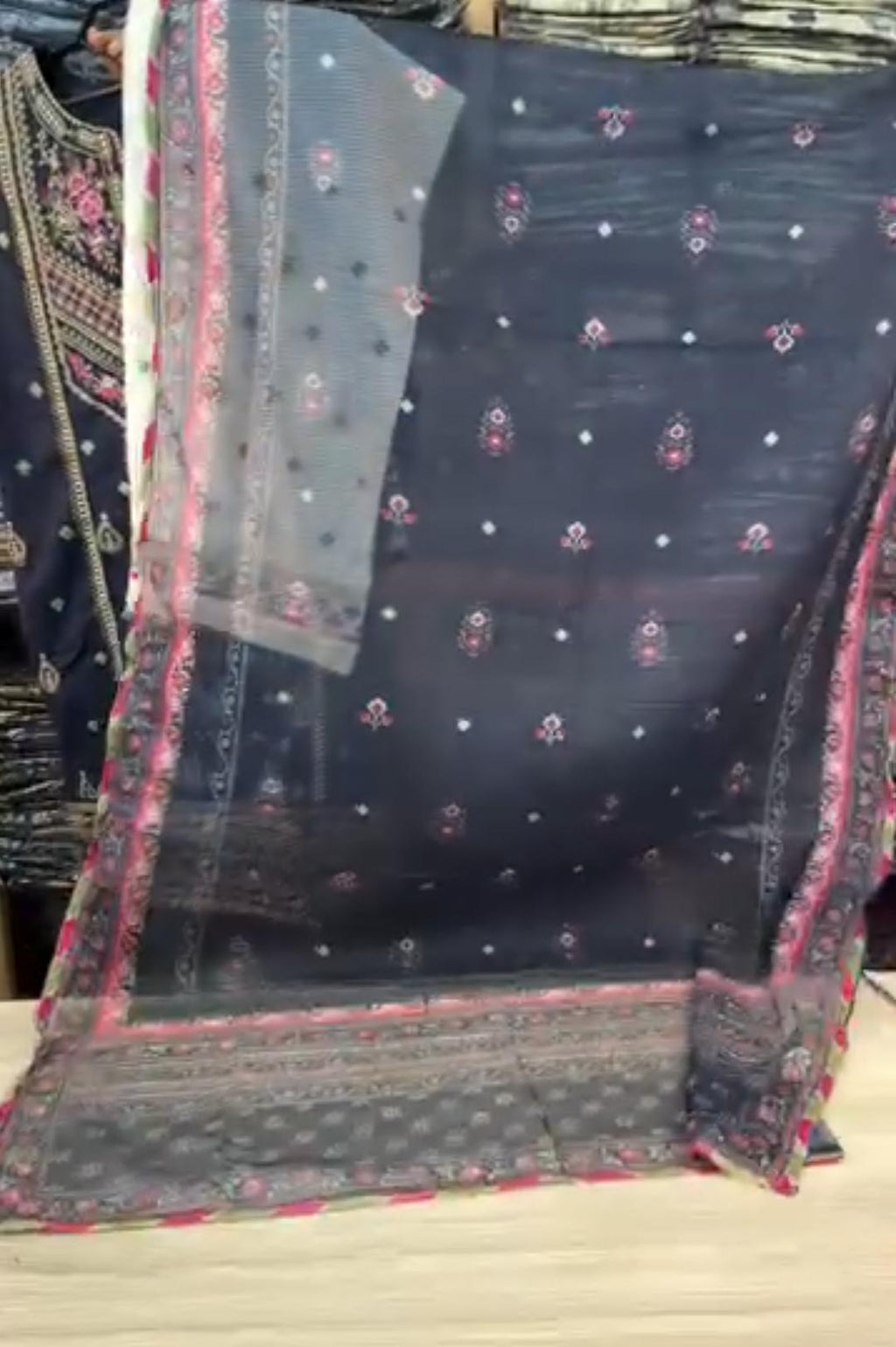 Women's 3 Piece Embroidered Lawn Suit
